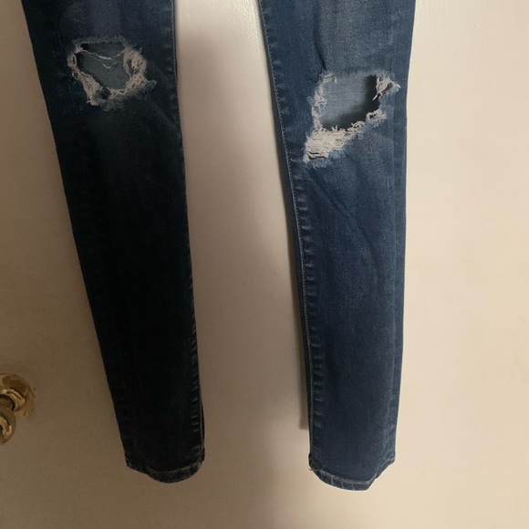 EUC AE skinny blue jeans with distressed knees. Size 00 - Picture 3 of 5
